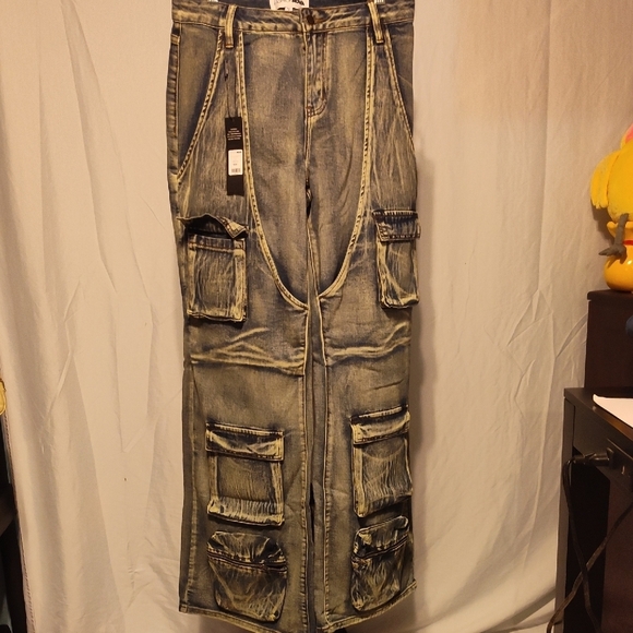Fashion Nova Denim - Fashion Nova Women's Size 7 Making It Work Tinted Cargo Jeans